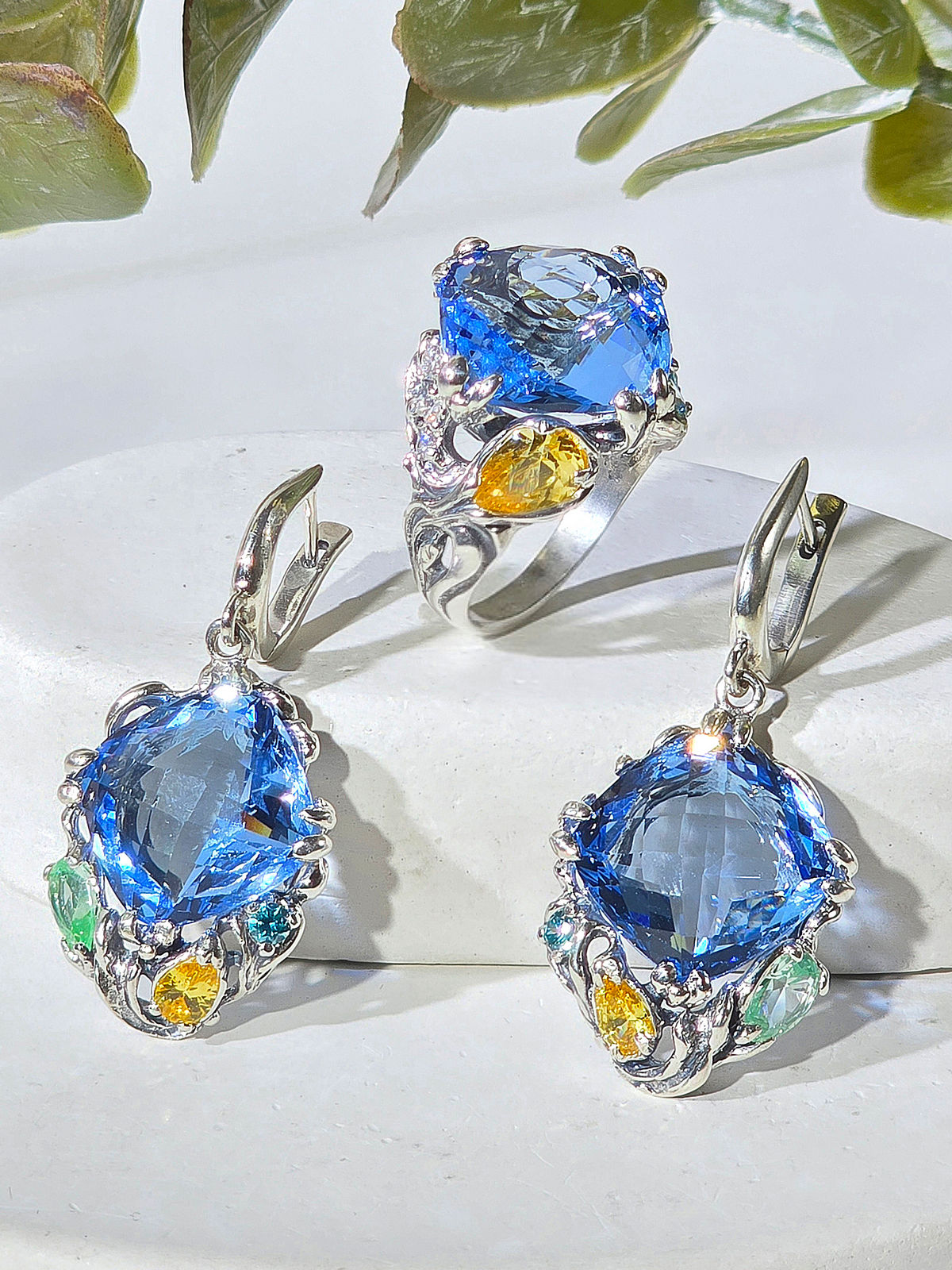 Серебряное кольцо ETERI с фианитами