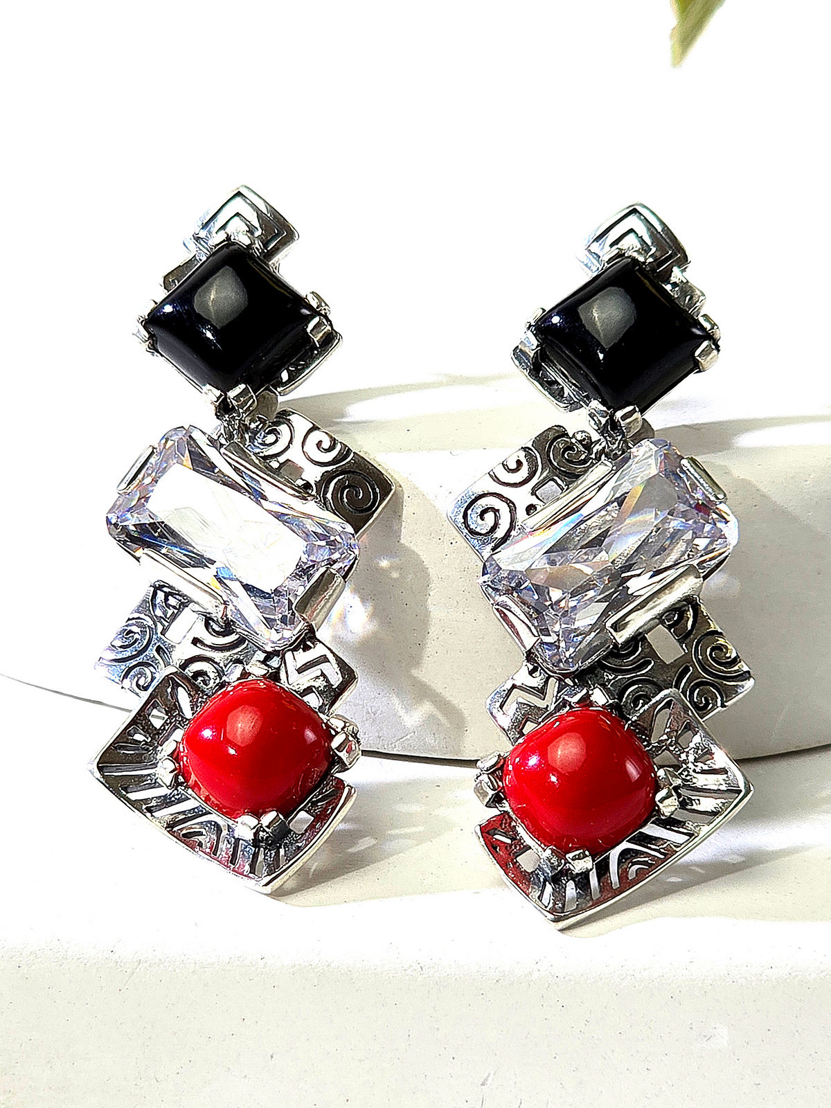 Серебряные серьги ETERI с кораллом, агатом и фианитом