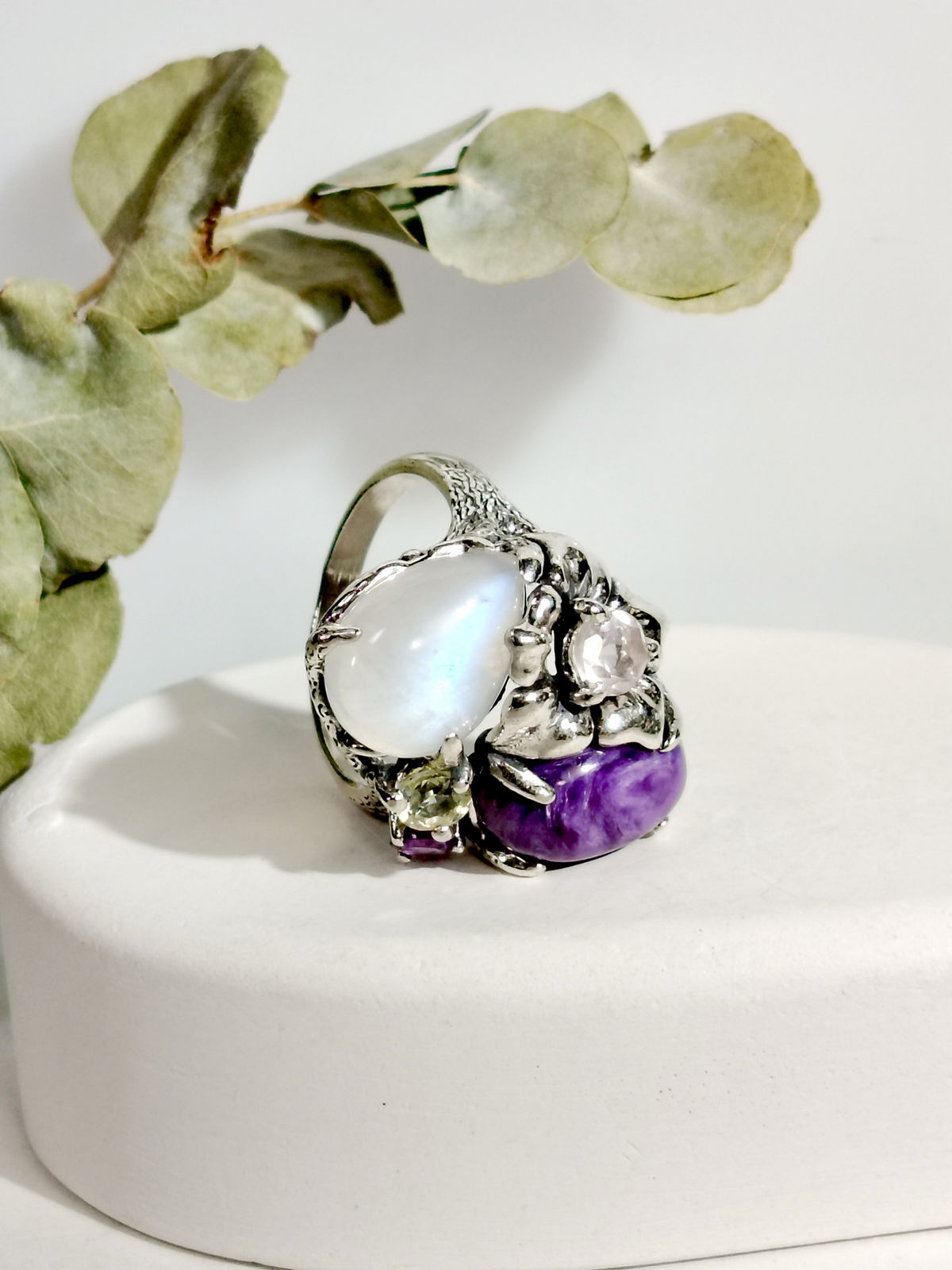 Серебряное кольцо ETERI с чароитом, лунным камнем, аметистом, лимонным и розовым кварцем