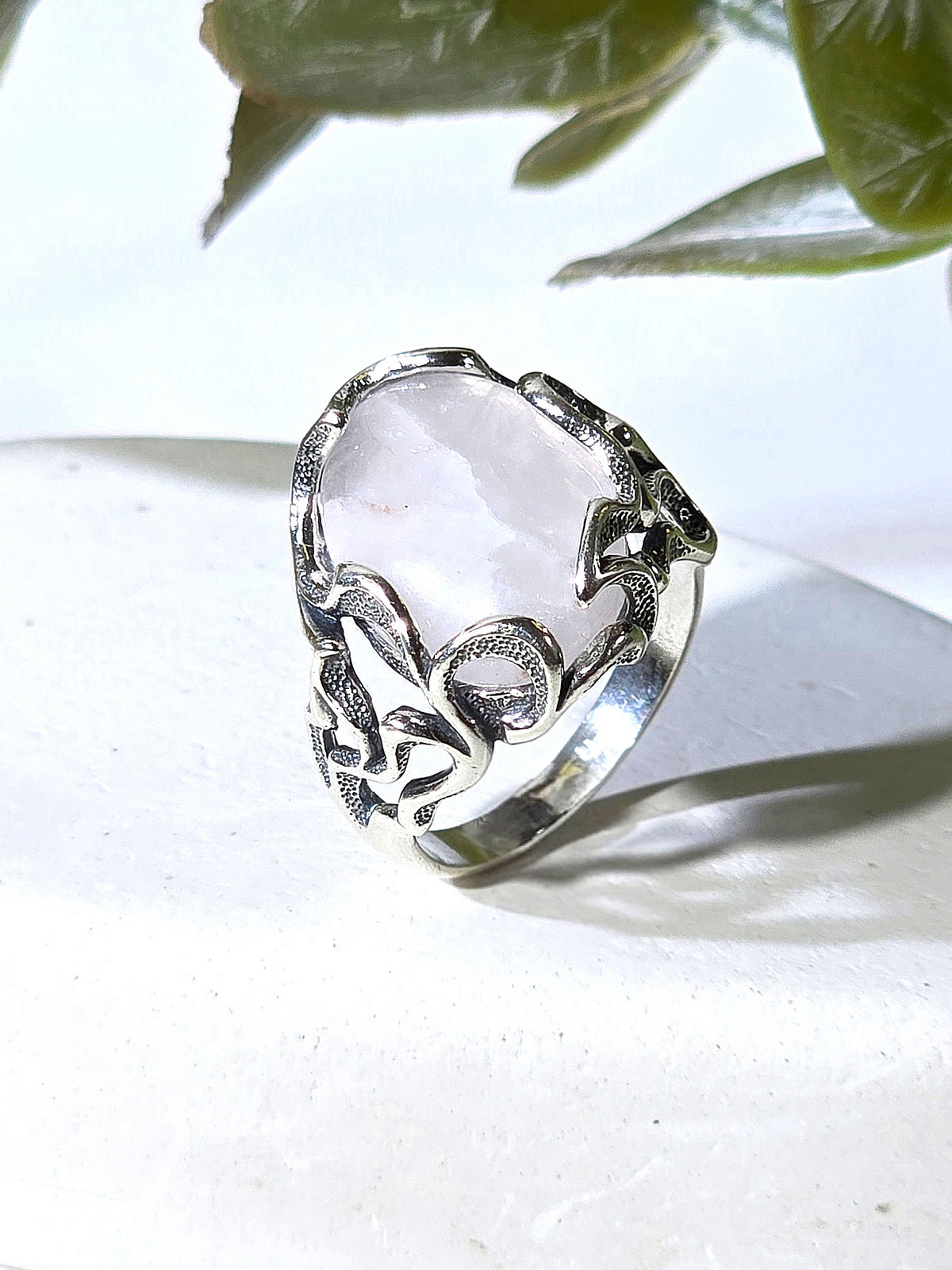 Серебряное кольцо ETERI с розовым кварцем
