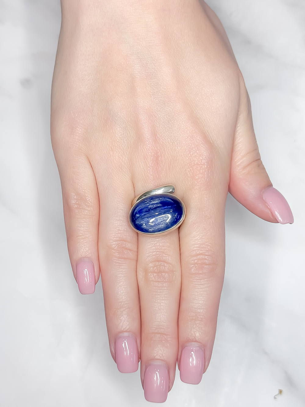 Серебряное кольцо с кианитом