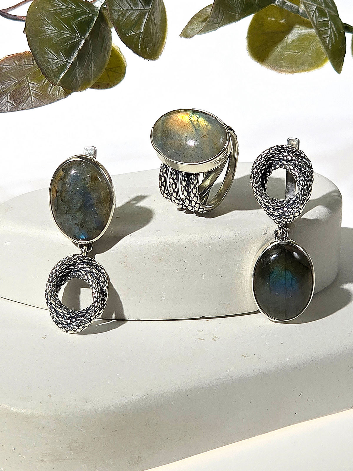 Серебряное кольцо с лабродоритом