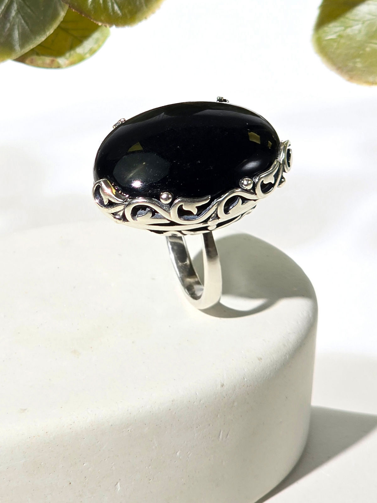 Серебряное кольцо ETERI с обсидианом