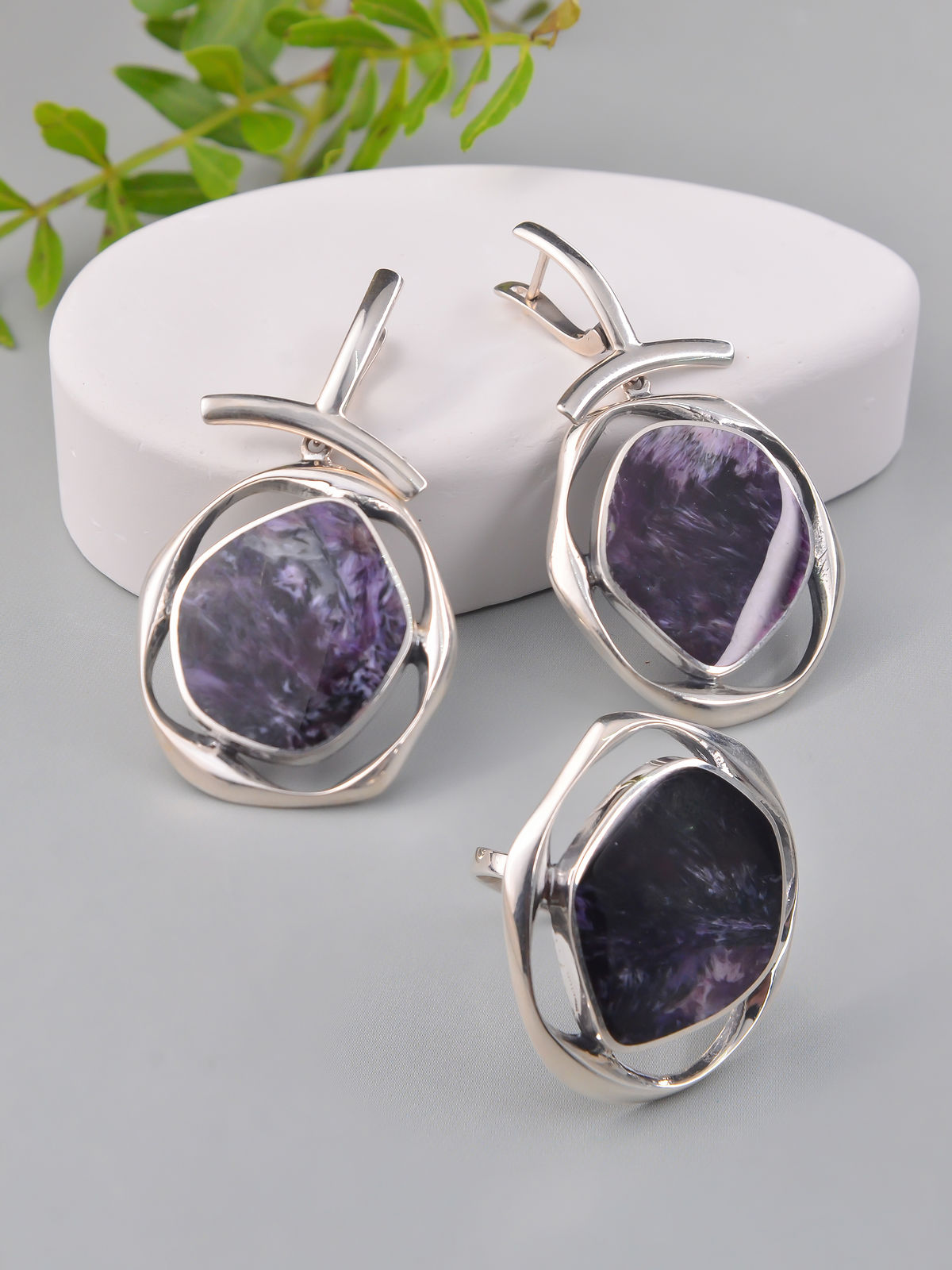 Серебряное кольцо ETERI с чароитом