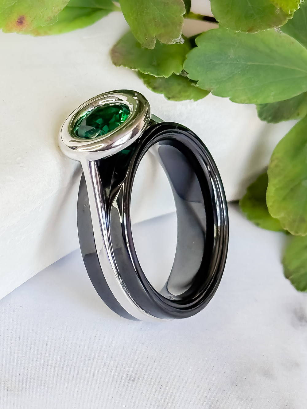 Серебряное кольцо с керамикой и нанокристаллом