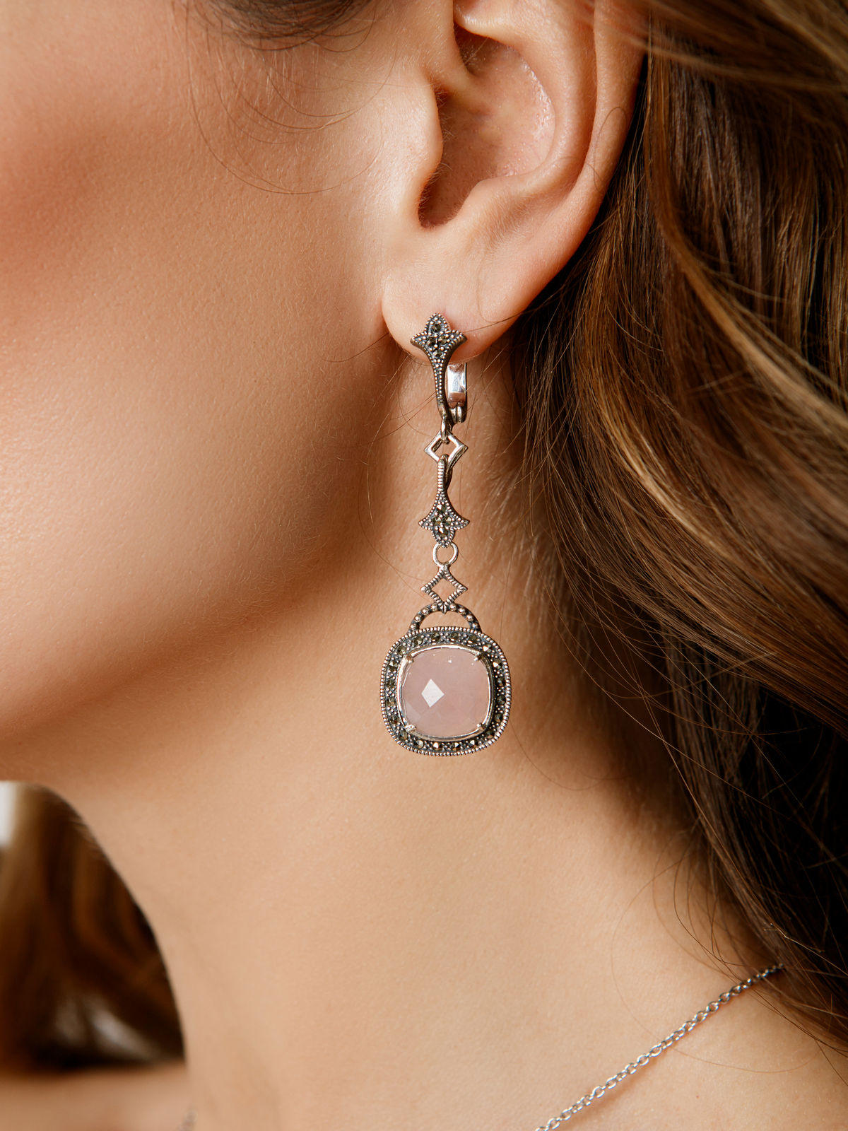 Серебряные серьги ALEXANDRE VASSILIEV с розовым кварцем и марказитами Swarovski