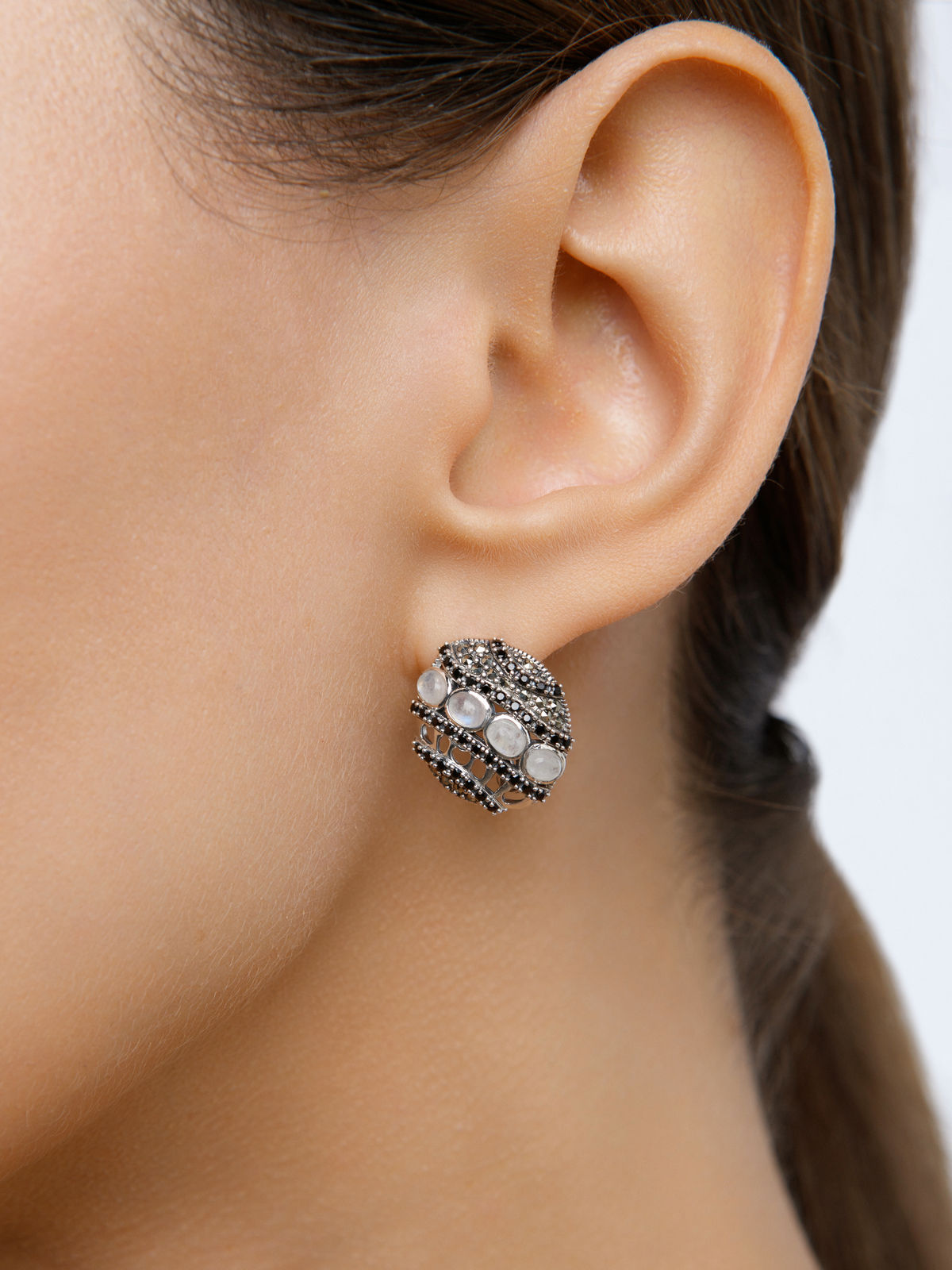 Серебряные серьги ALEXANDRE VASSILIEV с лунным камнем, шпинелью и марказитами Swarovski 