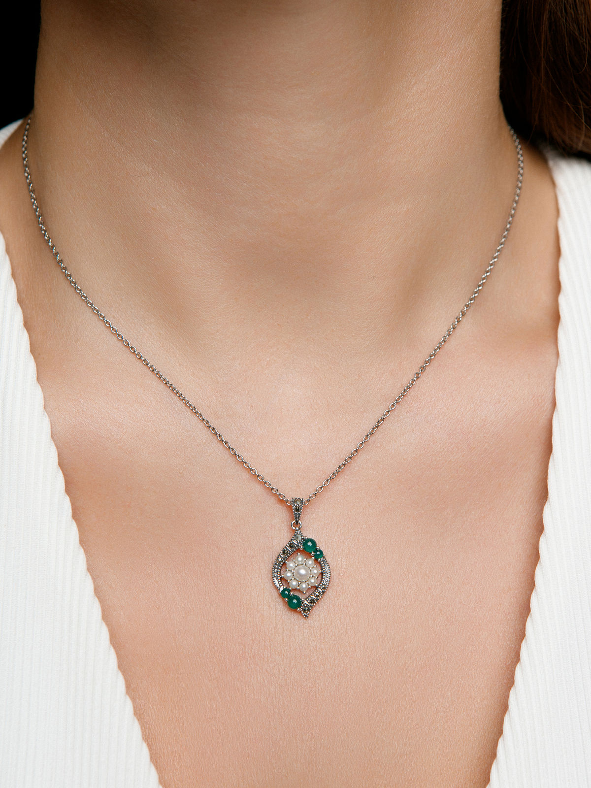 Серебряный кулон на цепи ALEXANDRE VASSILIEV с агатом, микрожемчугом и марказитами Swarovski