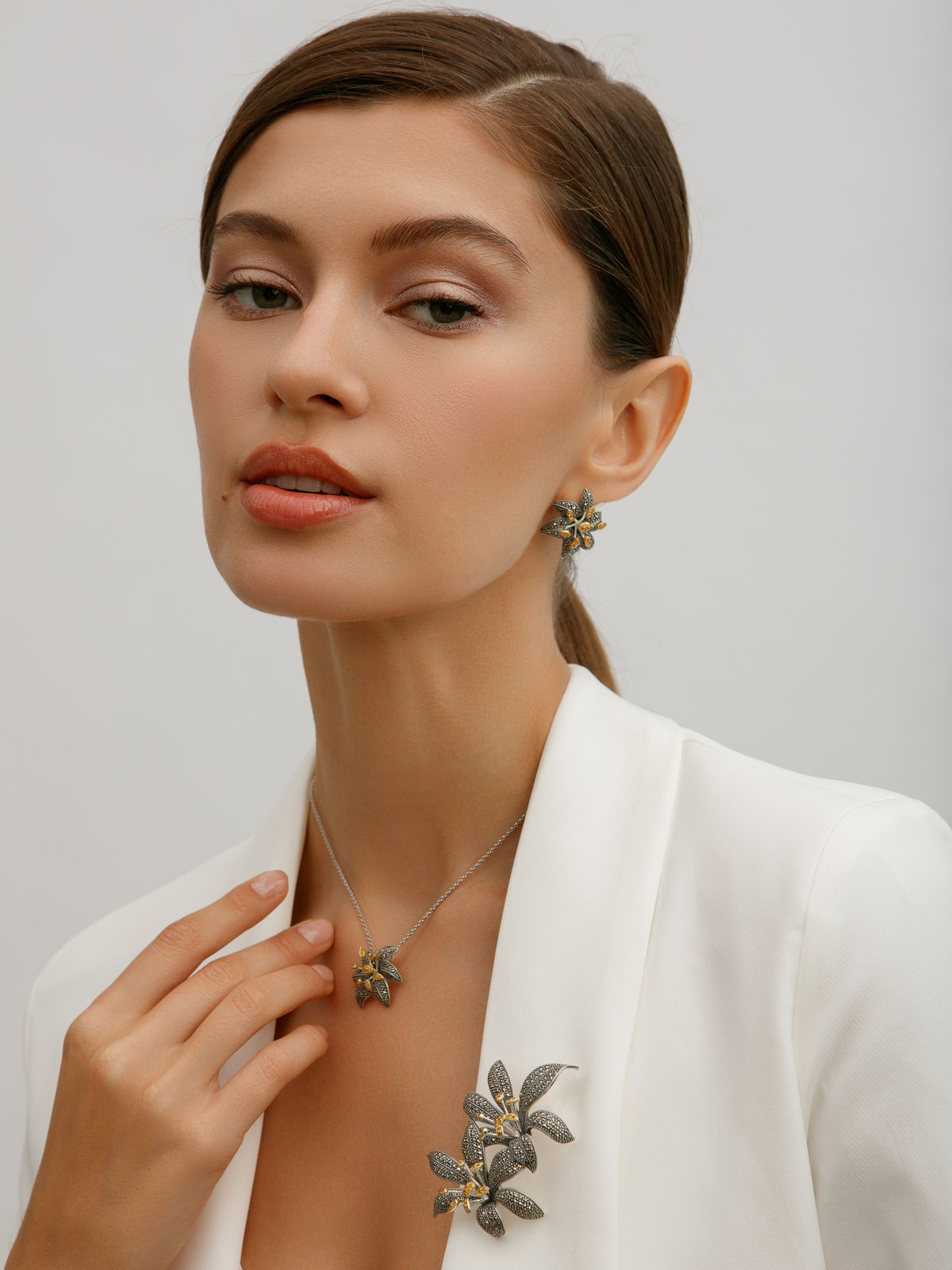 Серебряный кулон на цепи ALEXANDRE VASSILIEV с цитрином, марказитами Swarovski и позолотой