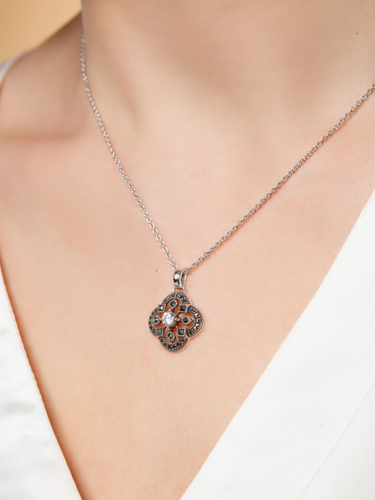 Кулон на цепи ALEXANDRE VASSILIEV с фианитом и марказитами Swarovski