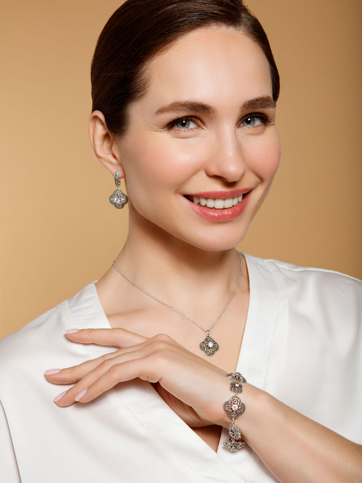Кулон на цепи ALEXANDRE VASSILIEV с фианитом и марказитами Swarovski