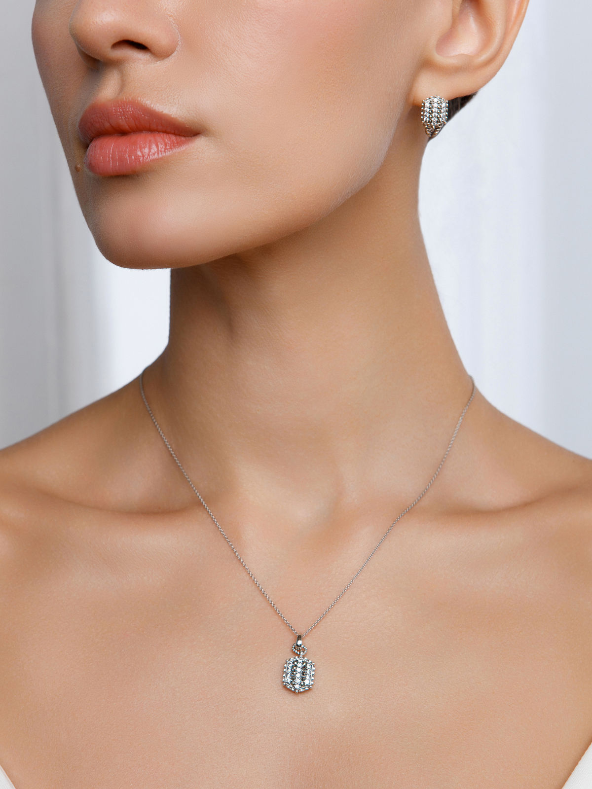 Серебряный кулон на цепи ALEXANDRE VASSILIEV с фианитами и марказитами Swarovski