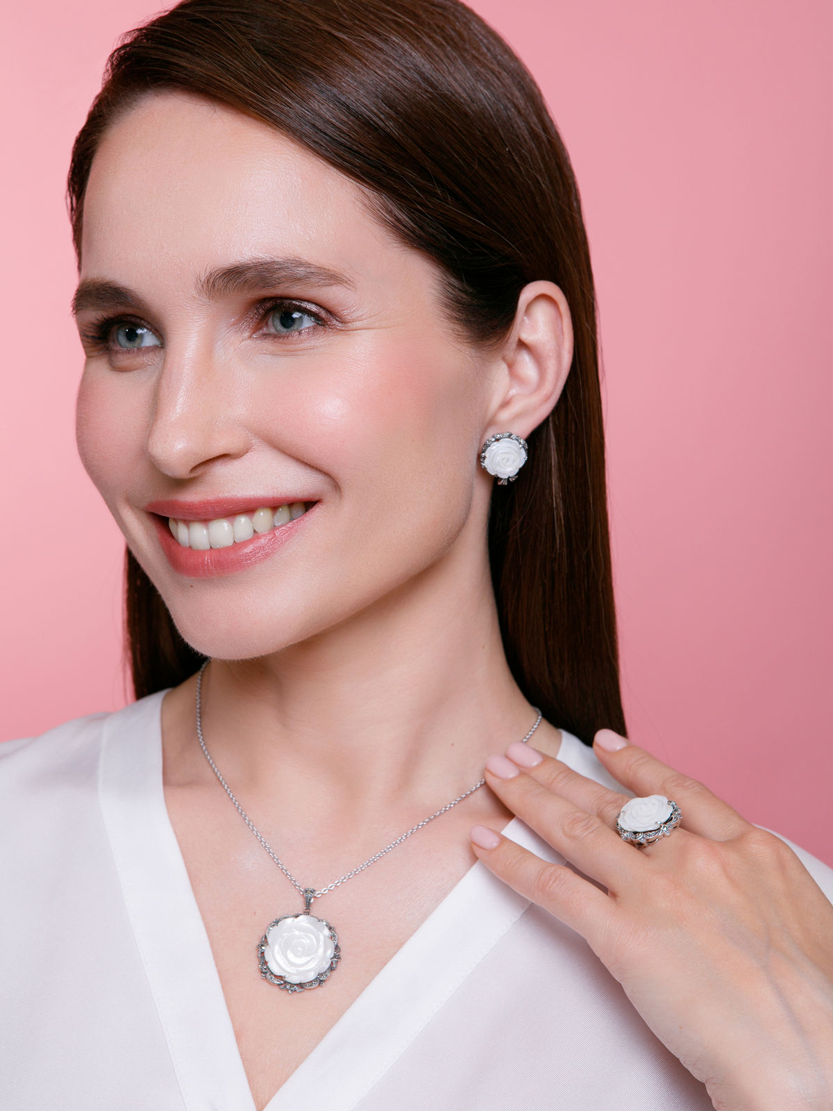 Серебряное кольцо ALEXANDRE VASSILIEV с перламутром и марказитами Swarovski