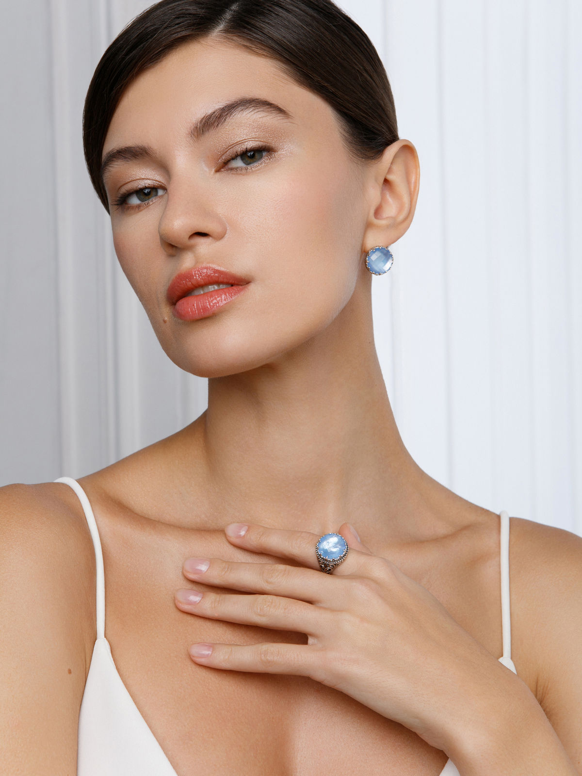 Серебряное кольцо ALEXANDRE VASSILIEV с голубым кварцем, перламутром и марказитами Swarovski