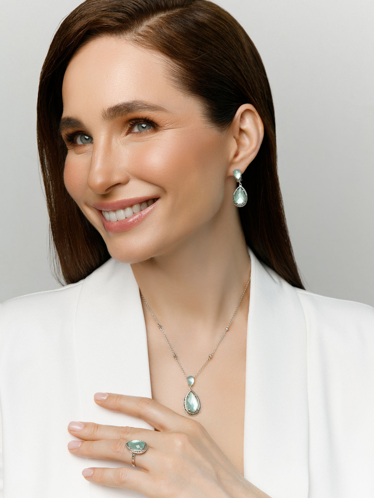Серебряное кольцо ALEXANDRE VASSILIEV с перламутром, зеленым кварцем и марказитами Swarovski