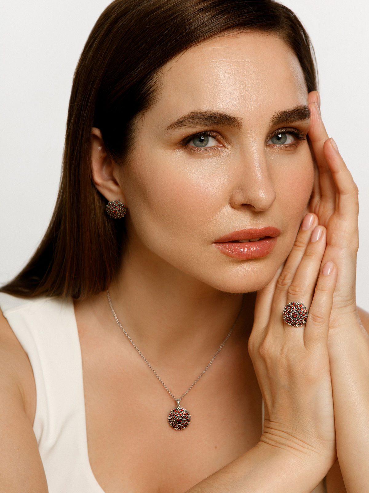 Серебряное кольцо ALEXANDRE VASSILIEV с гранатом и марказитами Swarovski