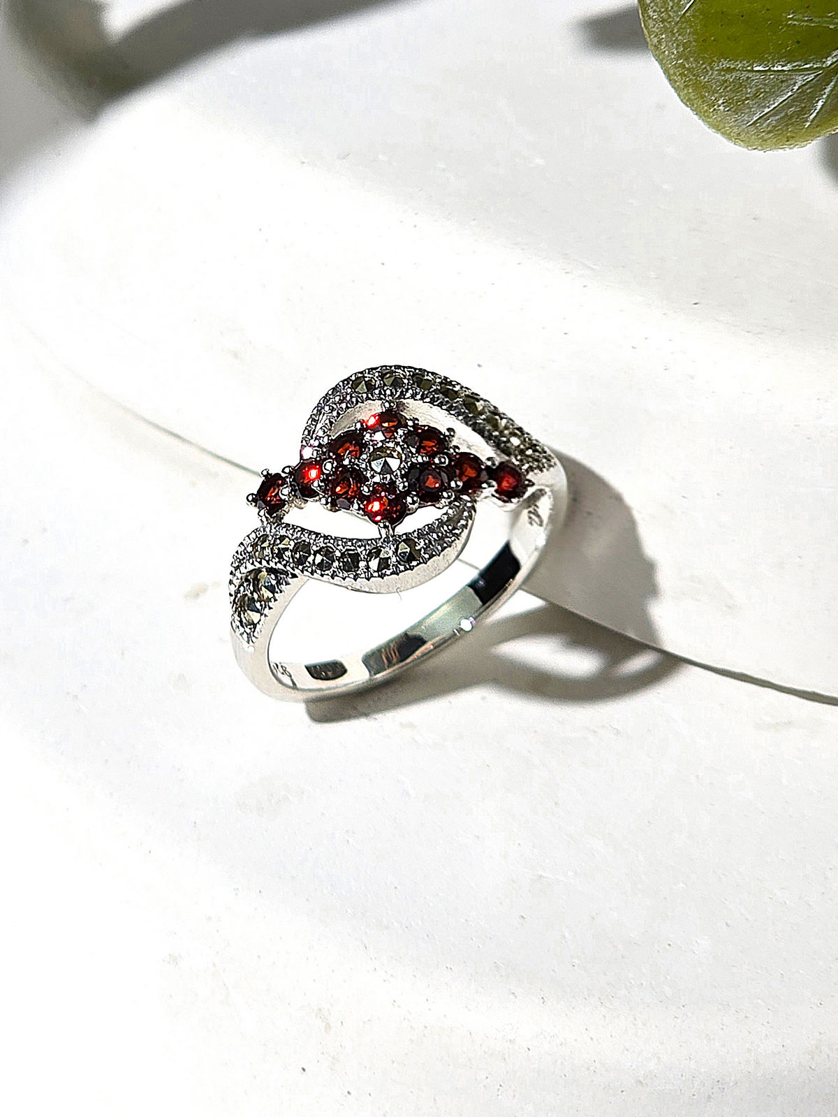 Серебряное кольцо ALEXANDRE VASSILIEV с гранатом и марказитами Swarovski