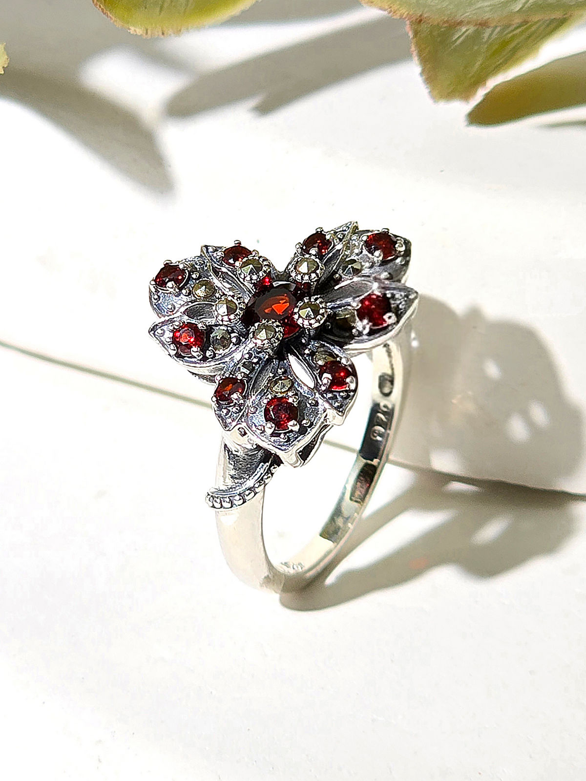 Серебряное кольцо ALEXANDRE VASSILIEV с гранатом и марказитами Swarovski
