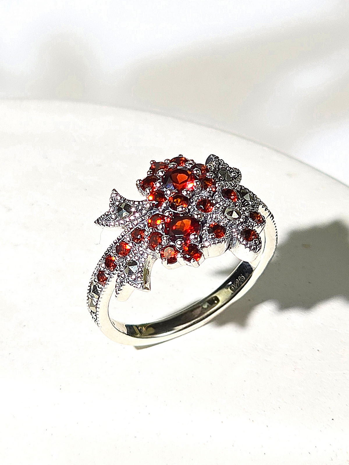 Серебряное кольцо ALEXANDRE VASSILIEV с гранатом и марказитами Swarovski
