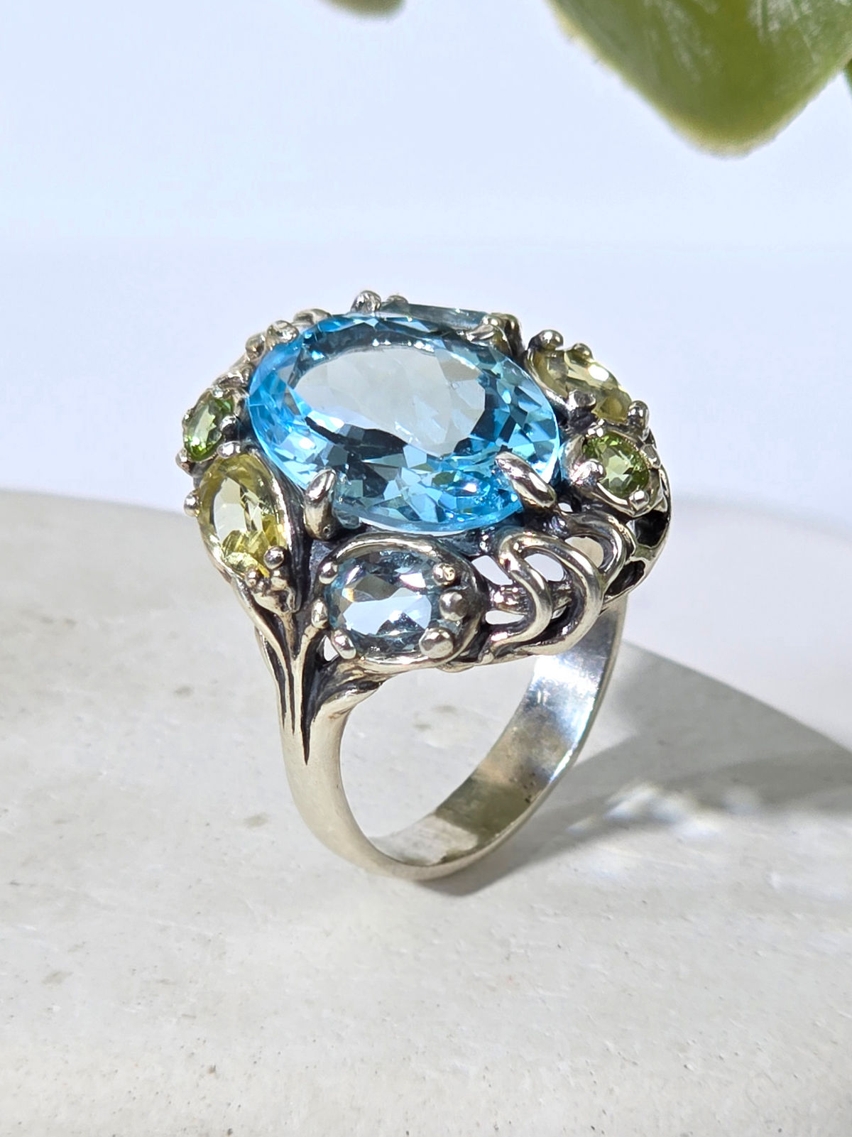 Серебряное кольцо ETERI с топазом, лимонным кварцем и хризолитом
