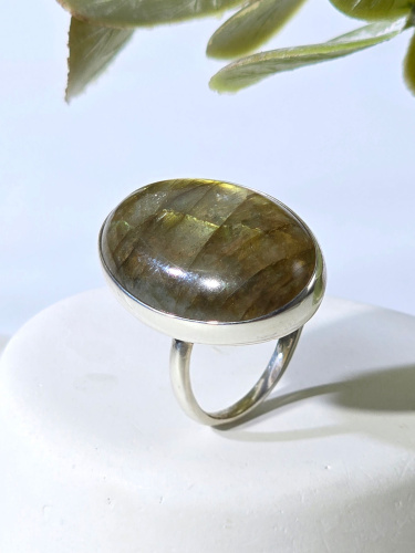 Серебряное кольцо ETERI с лабрадоритом