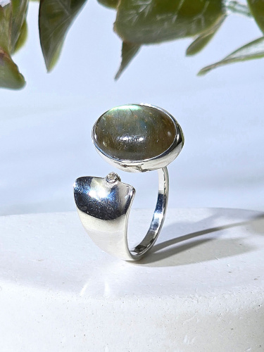 Серебряное кольцо ETERI с лабрадором и фианитом