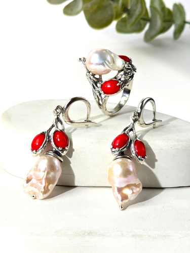 Серебряное кольцо ETERI с жемчугом и кораллом