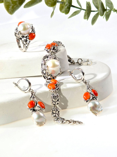 Серебряное кольцо ETERI с жемчугом и кораллом