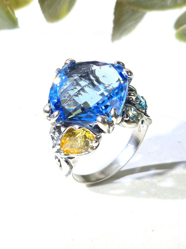 Серебряное кольцо ETERI с фианитами