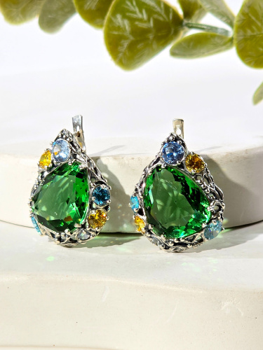 Серебряные серьги с синтетическим кварцем и фианитами