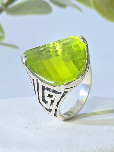 Серебряное кольцо с фианитом