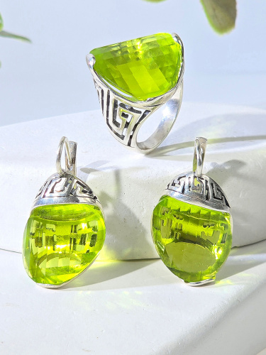 Серебряное кольцо с фианитом