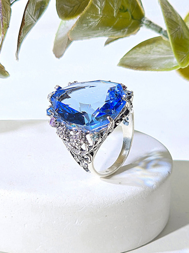 Серебряное кольцо ETERI с фианитами