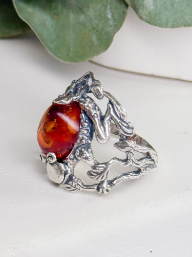 Серебряное кольцо ETERI с янтарем