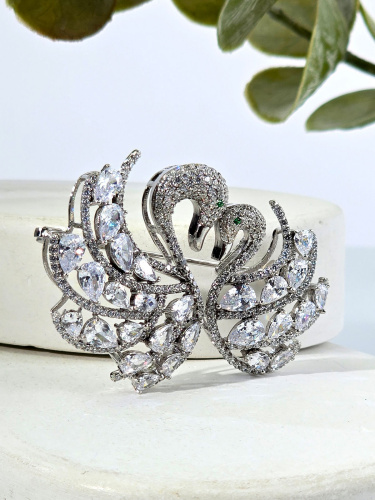 Серебряная брошь с фианитами