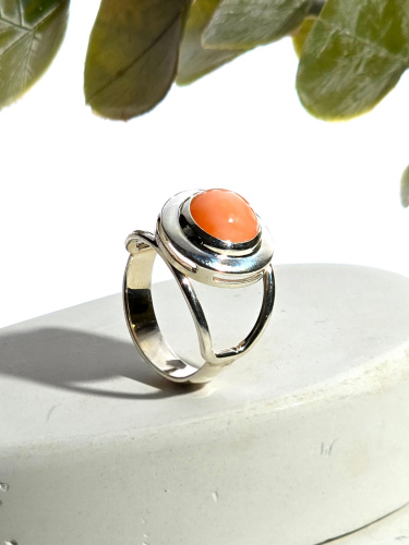 Серебряное кольцо с кораллом