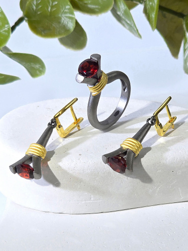 Серебряные серьги ETERI с гранатом и позолотой