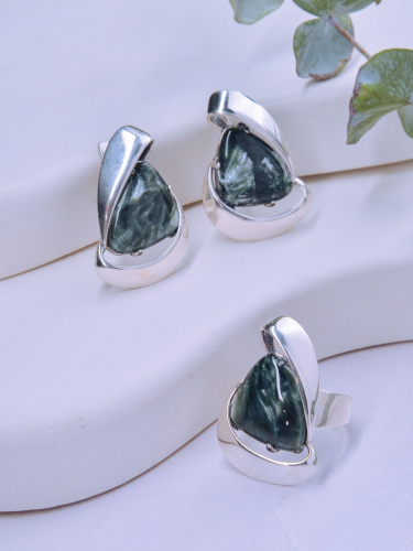 Серебряные серьги ETERI с клинохлором