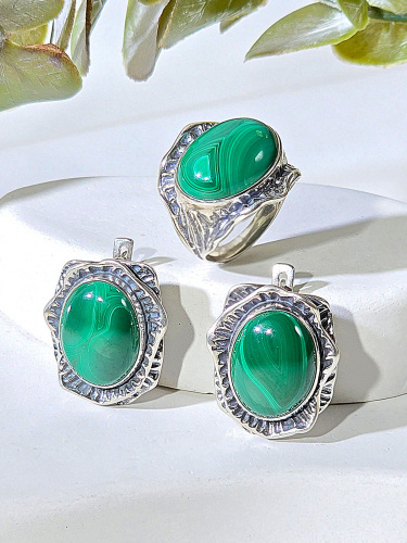 Серебряное кольцо ETERI с малахитом