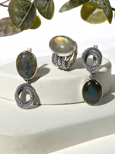 Серебряное кольцо с лабродоритом