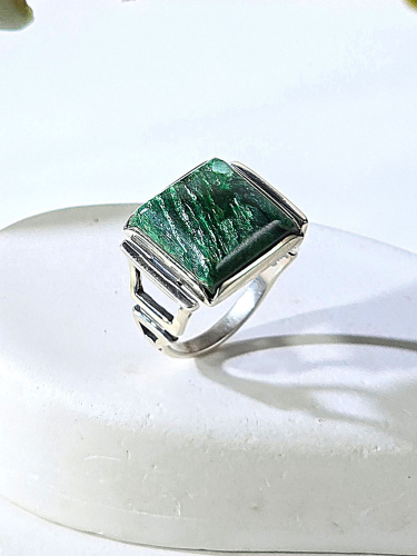 Серебряное кольцо ETERI с фукситом