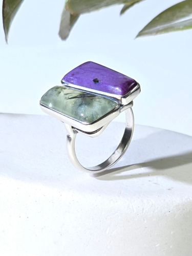 Серебряное кольцо ETERI с чароитом и пренитом