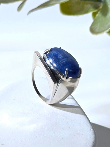 Серебряное кольцо ETERI с кианитом