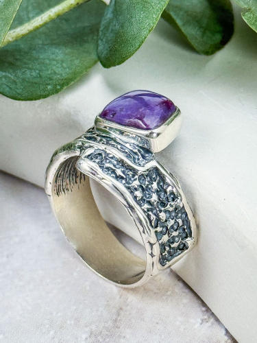 Серебряное кольцо ETERI с чароитом