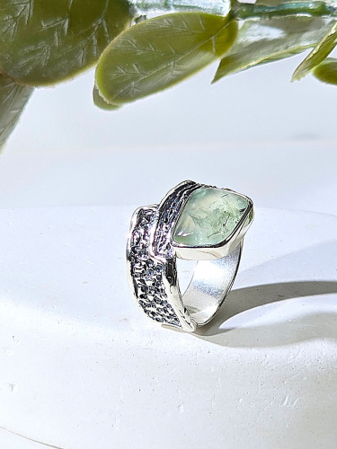 Серебряное кольцо ETERI с пренитом