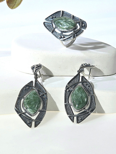 Серебряное кольцо ETERI с клинохлором