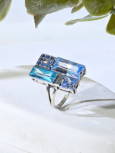 Серебряное кольцо ETERI с фианитом