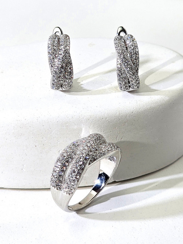 Серебряные серьги с фианитом