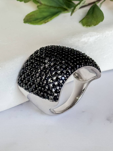 Серебряное кольцо со шпинелью
