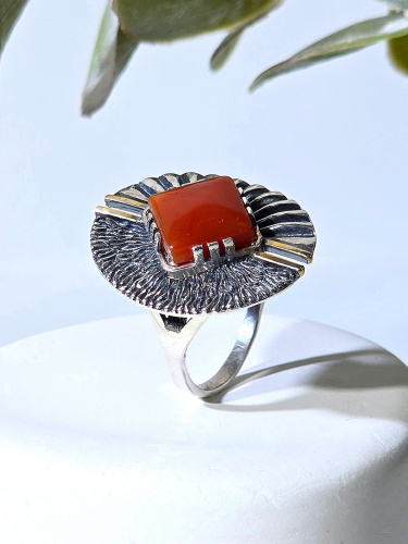 Серебряное кольцо ETERI с сердоликом и позолотой